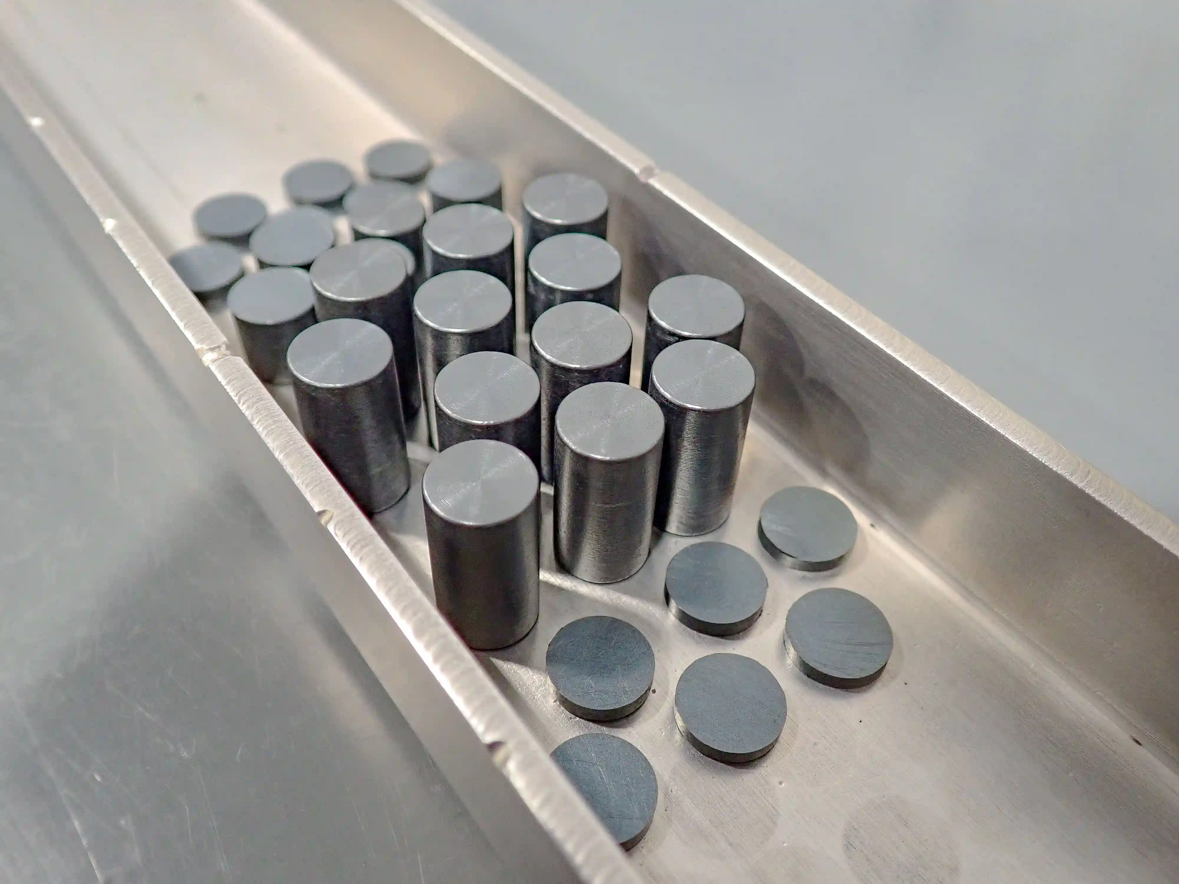 Zirconium and yttrium hydrides fabricated at USNC.